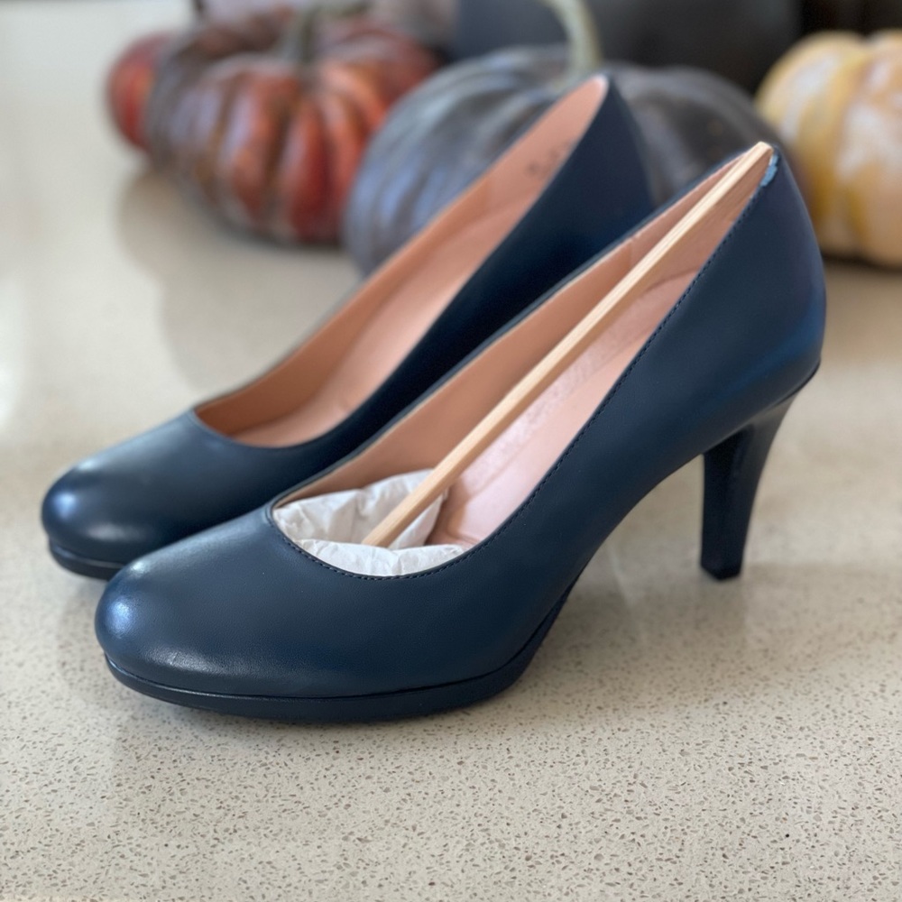 Naturalizer Heels Navy Size 5